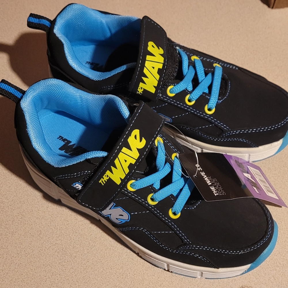 "The Wave" children's roller/skate shoes